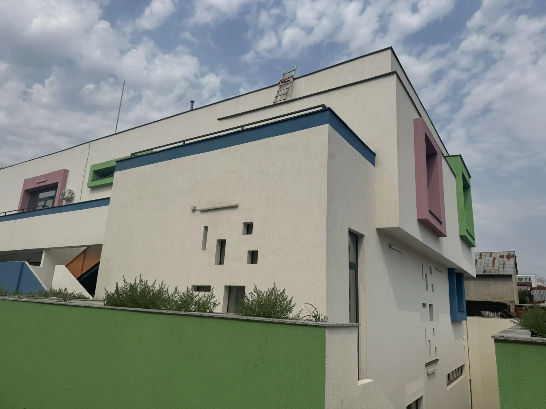 Grădinițe cu 8 grupe