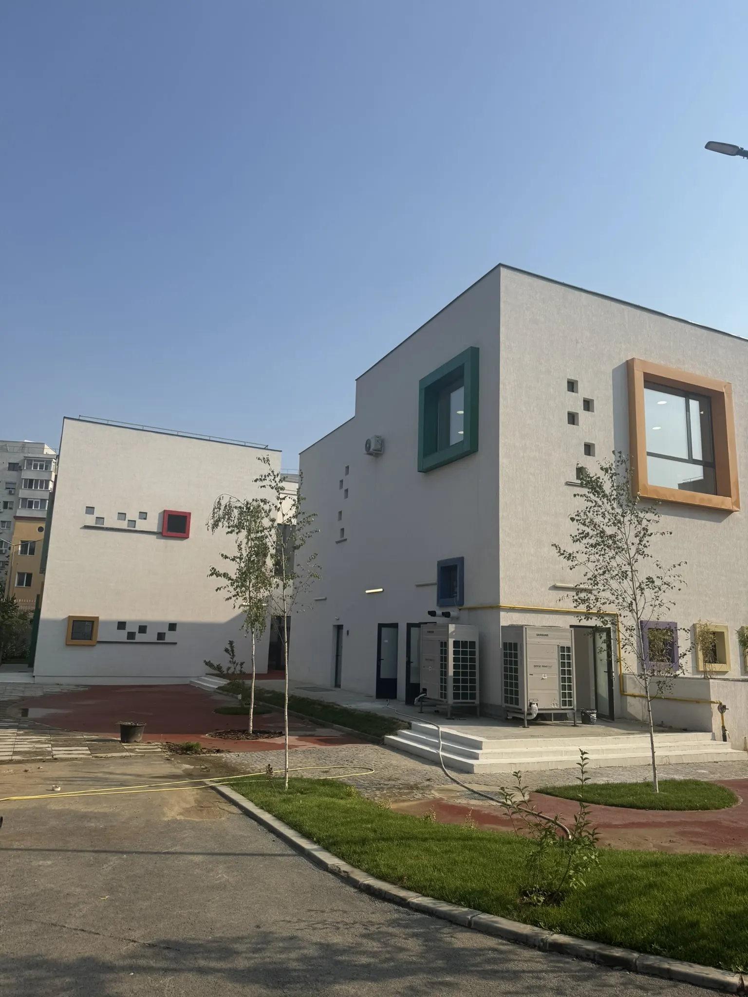 Grădinițe cu 8 grupe