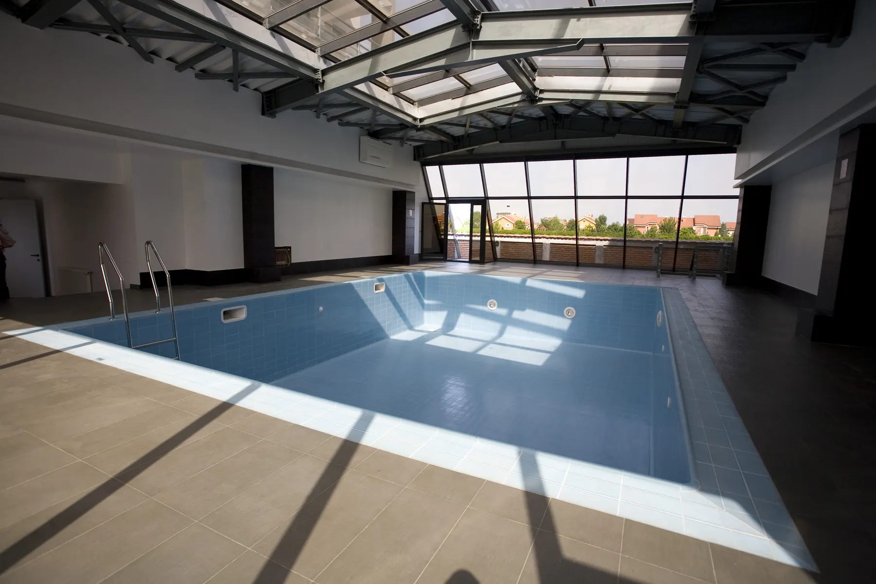 B28 – Ansamblu 28 apartamente, club, piscină