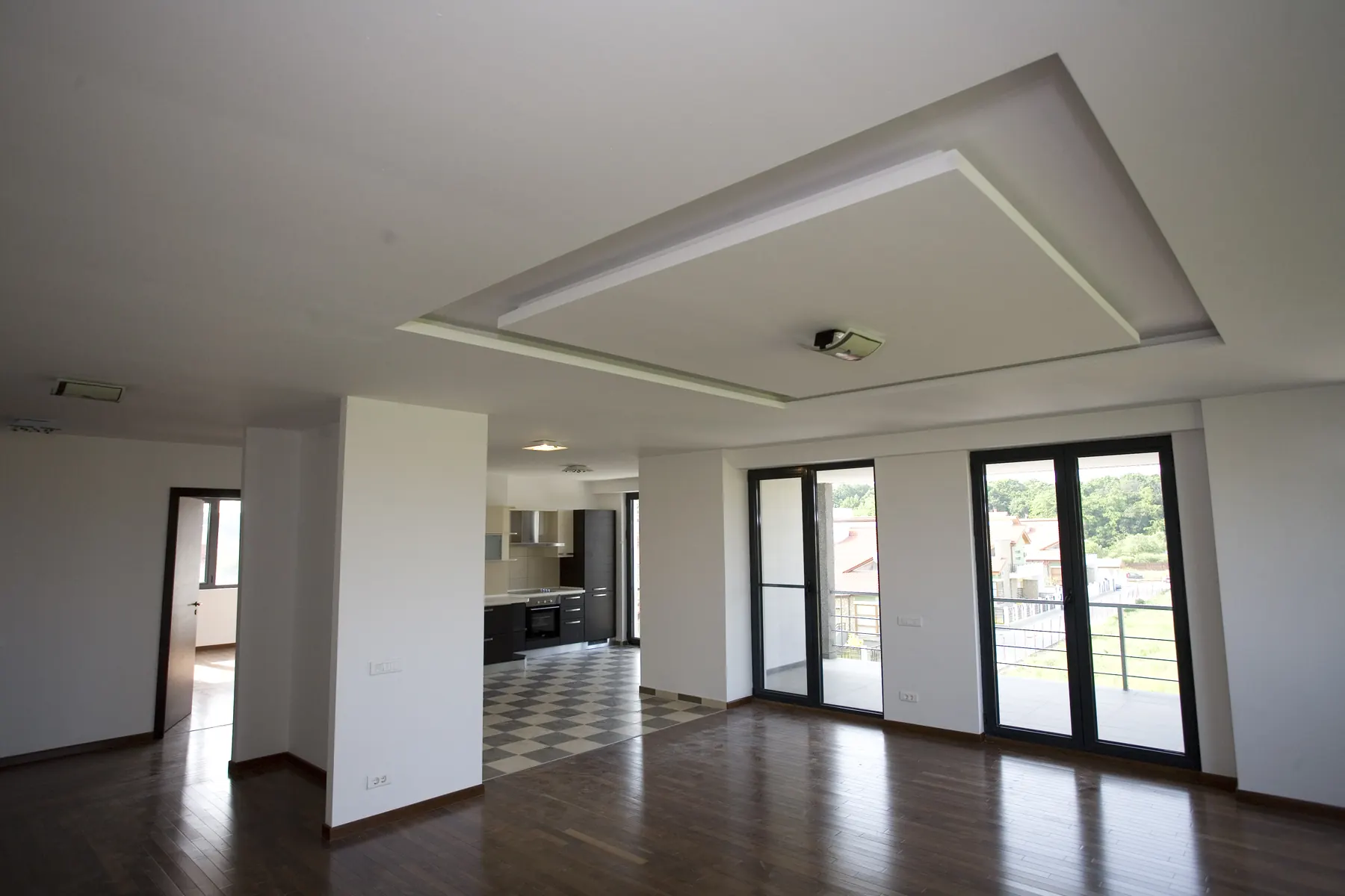 B28 – Ansamblu 28 apartamente, club, piscină